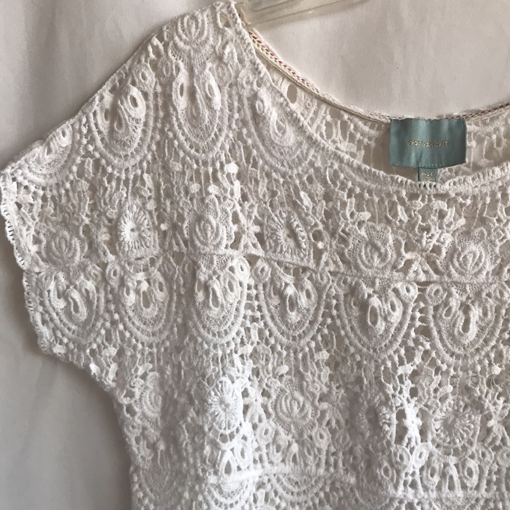 Skies Are Blue crocheted white crop top - Picture 2 of 7